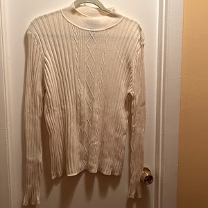 Very nice and comfy sweater in cream